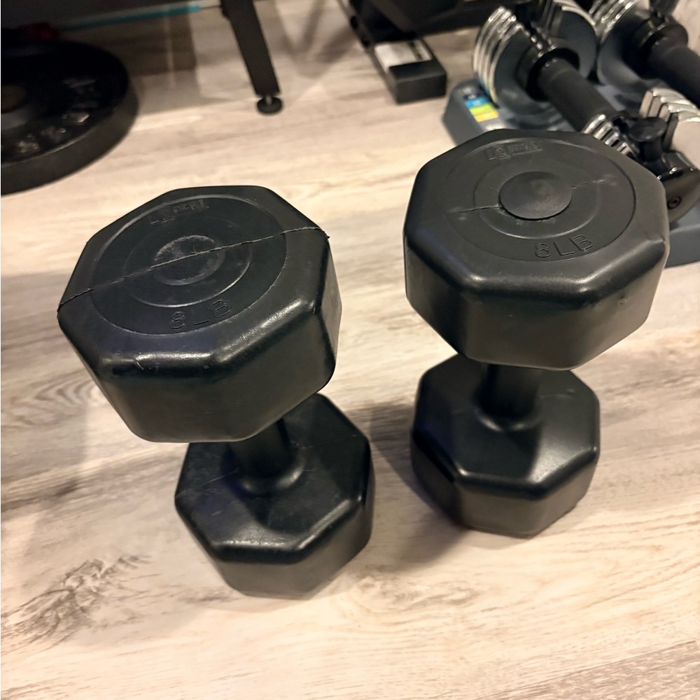 Pair 2 x 8 lb dumbbells for weight training exercise Black rubber free no odor